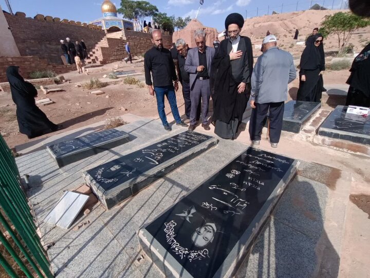 تصاویر/ دیدار نماینده ولی فقیه در کاشان با جمعی  ازخانواده شهدا وتجدیدمیثاق با آرمان آنها