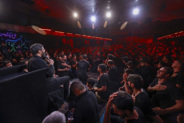 تصاویر |عزاداری شب چهارم محرم امامزاده شاه‌میرحمزه اصفهان