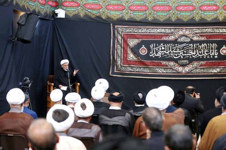 تصاویر/ مراسم عزاداری روز چهارم محرم در دفتر آیت الله العظمی نوری همدانی