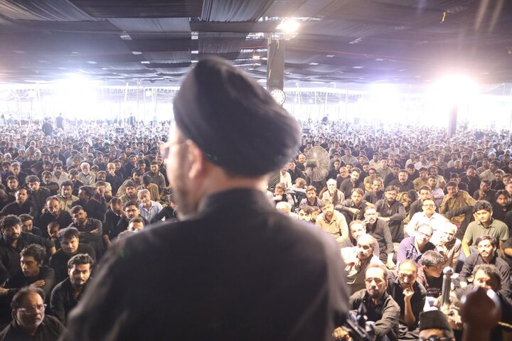 تصاویر/ نشتر پارک کراچی میں دوسری مرکزی عشرۂ مجالس، ذکرِ امام حسینؑ سے فضا سوگوار