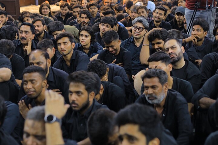 تصاویر/ مسجد و امام بارگاہ المحسن کراچی میں دوسری مجلسِ عزاء، عشقِ اہلِ بیتؑ سے سرشار عزاداروں کی بھرپور شرکت