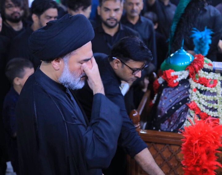 تصاویر/ مسجد و امام بارگاہ المحسن کراچی میں دوسری مجلسِ عزاء، عشقِ اہلِ بیتؑ سے سرشار عزاداروں کی بھرپور شرکت