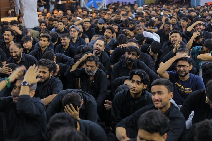 تصاویر/ مسجد و امام بارگاہ المحسن کراچی میں دوسری مجلسِ عزاء، عشقِ اہلِ بیتؑ سے سرشار عزاداروں کی بھرپور شرکت