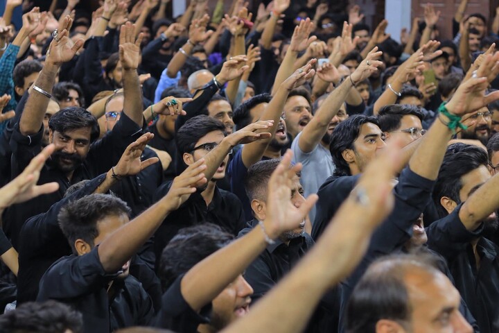 تصاویر/ مسجد و امام بارگاہ المحسن کراچی میں دوسری مجلسِ عزاء، عشقِ اہلِ بیتؑ سے سرشار عزاداروں کی بھرپور شرکت