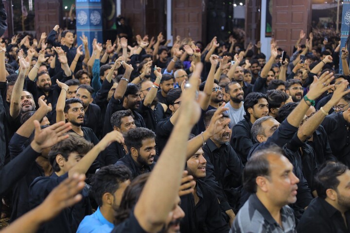 تصاویر/ مسجد و امام بارگاہ المحسن کراچی میں دوسری مجلسِ عزاء، عشقِ اہلِ بیتؑ سے سرشار عزاداروں کی بھرپور شرکت