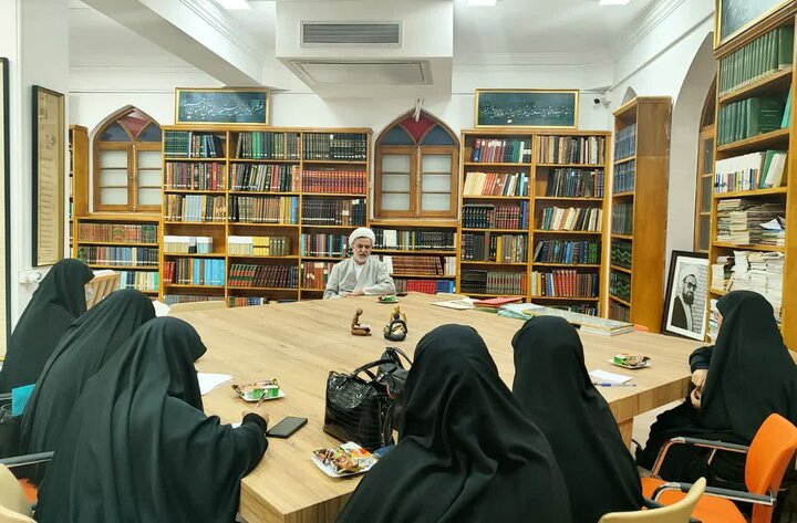 اولویت‌بندی مسائل فقهی خانواده در نشست پژوهشی منطقه‌ای جامعه‌النور خواهران شیراز