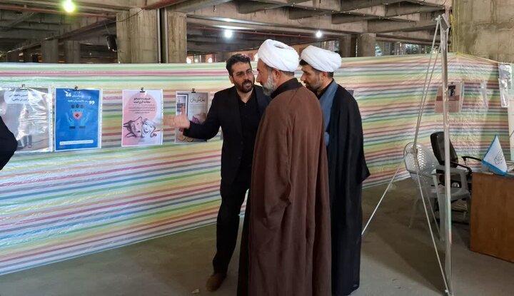 تصاویر/برپایی میزخدمت ستاد امربه معروف و نهی از منکر لرستان