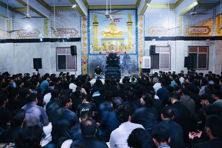تصاویر/ ملیر کراچی میں دو محرم الحرام کی مجلسِ عزا کا انعقاد، عزادارانِ امام حسینؑ کے غم و اندوہ سے فضا سوگوار