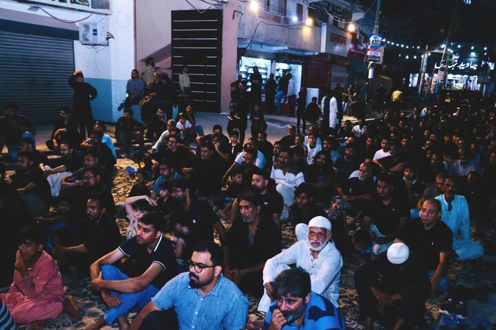 تصاویر/ ملیر کراچی میں دو محرم الحرام کی مجلسِ عزا کا انعقاد، عزادارانِ امام حسینؑ کے غم و اندوہ سے فضا سوگوار