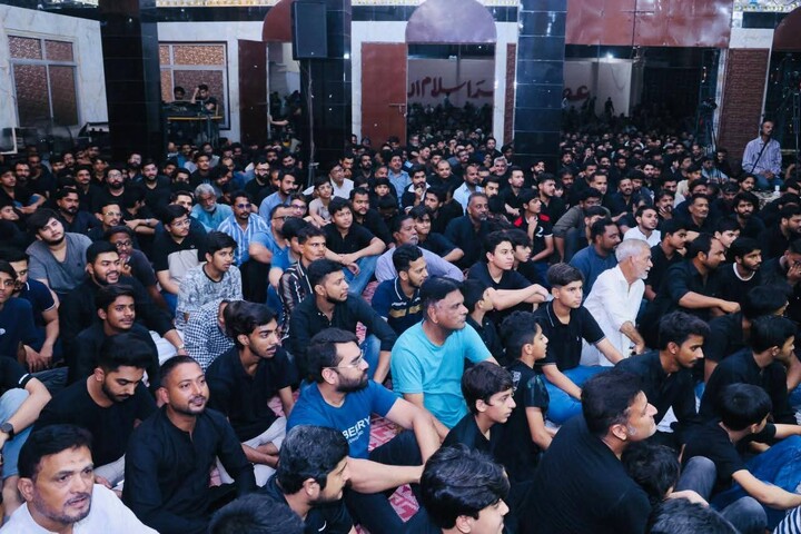 تصاویر/ ملیر کراچی میں دو محرم الحرام کی مجلسِ عزا کا انعقاد، عزادارانِ امام حسینؑ کے غم و اندوہ سے فضا سوگوار