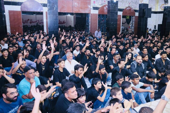 تصاویر/ ملیر کراچی میں دو محرم الحرام کی مجلسِ عزا کا انعقاد، عزادارانِ امام حسینؑ کے غم و اندوہ سے فضا سوگوار