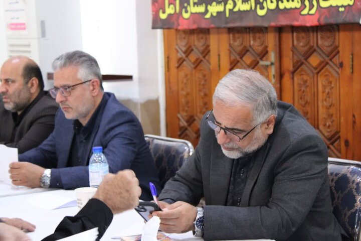 تصاویر/ برگزاری میز خدمت دستگاه قضا در مصلای قدس آمل