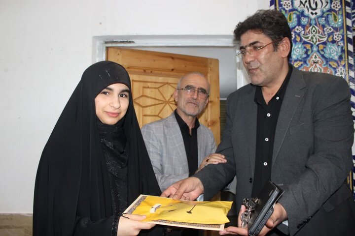 تصاویر/ تجلیل از برگزیدگان قرآنی در شهرستان آمل