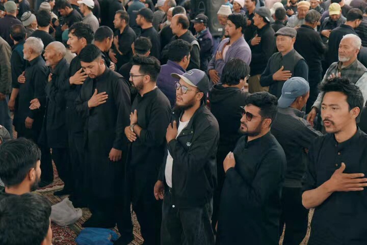 تصاویر/ حال‌وهوای حسینی در کرگل؛ اجتماع پرشور عزاداران در حسینی پارک