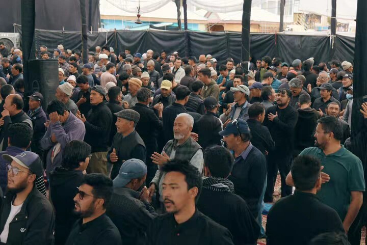 تصاویر/ حال‌وهوای حسینی در کرگل؛ اجتماع پرشور عزاداران در حسینی پارک