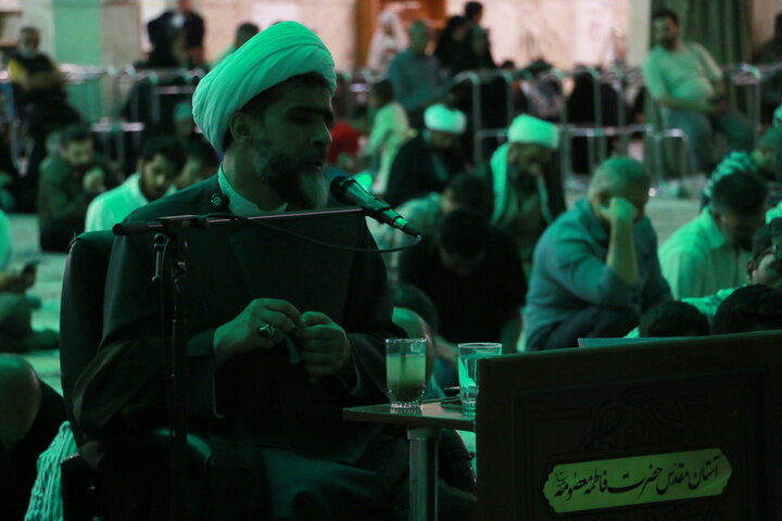 توسل زائران حرم قم به سیدالشهدا(ع) با قرائت زیارت جامعه کبیره