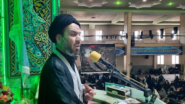 تصاویر/اقامه نماز عبادی سیاسی جمعه در خمین
