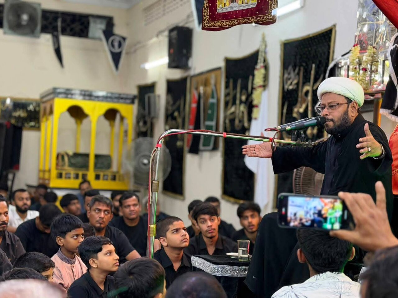 পুরান ঢাকা ইমামবাড়গা হোসাইনিয়্যাতে তৃতীয় মহররমের মজলিস অনুষ্ঠিত | ছবি