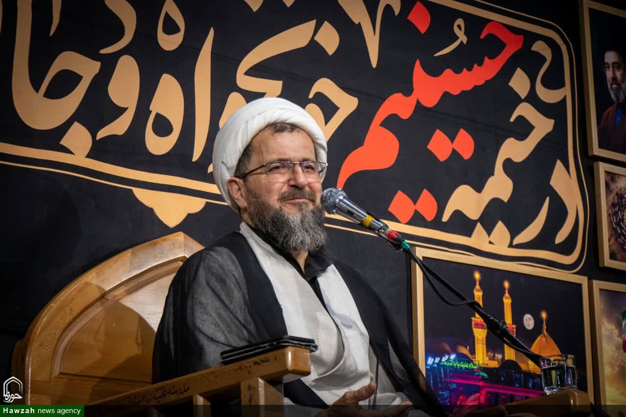مکتب امام حسین(ع) مکتب، حرکت رو به جلو است