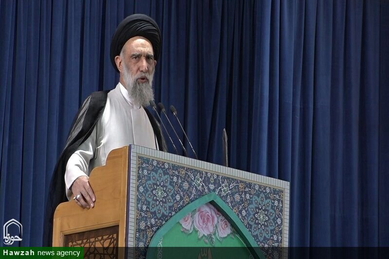 ایستادگی ملت ایران دشمن را به ذلت کشاند
