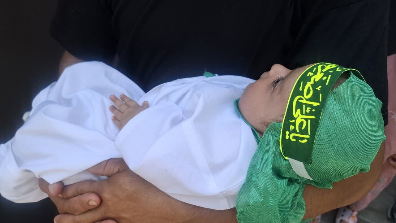 مراسم شیرخوارگان حسینی درهیئت شاهزاده علی اصغر کاشان برگزار شد+ عکس