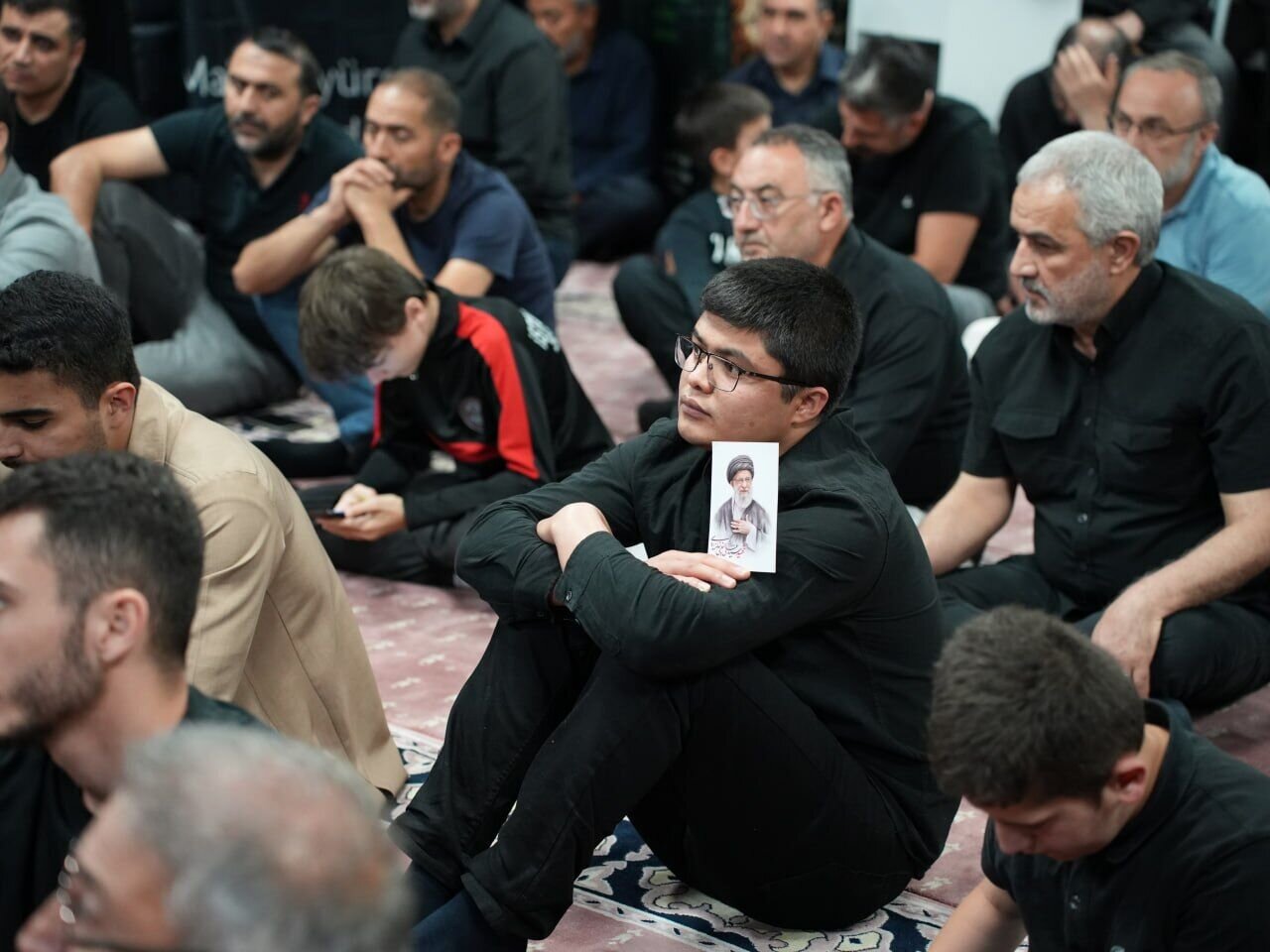اشکهای عاشورایی در مسجد کوثر استانبول؛ تجدید عهد با راه حسین علیه السلام