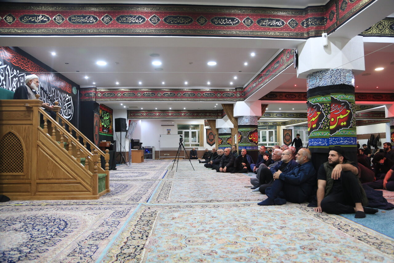 تأکید بر آگاهی در عبادت و پیام‌های ماندگار عاشورا در مراسم شب چهارم محرم مسکو