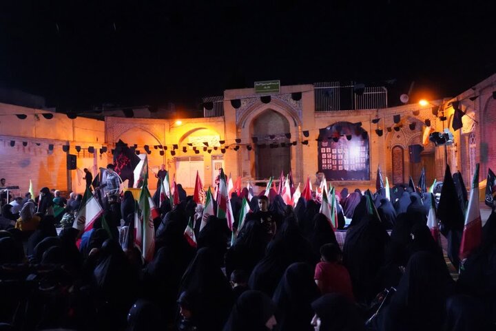تصاویر / مجلس سوگواری حضرت امام حسین علیه الاسلام قزوین در محوطه مدرسه علمیه شیخ الاسلام قزوین