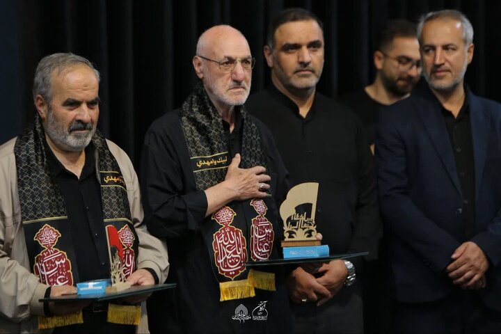 تصاویر / آیین تجلیل از "پیرغلامان حسینی شهرستان قزوین  همزمان با شب چهارم  ماه محرم