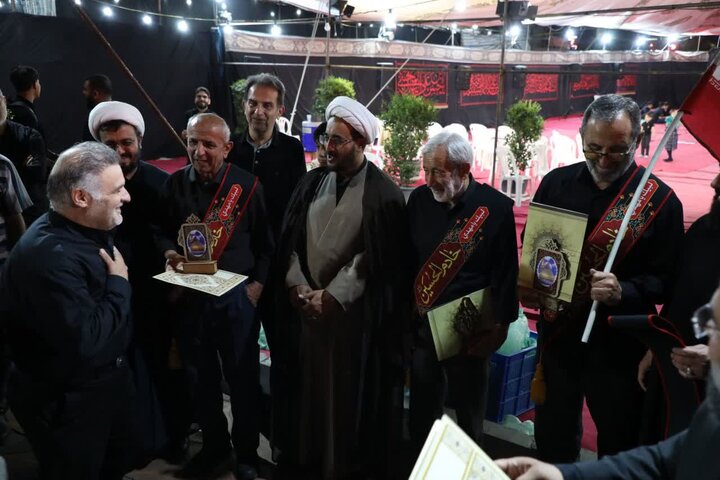 تصاویر / آیین تجلیل از "پیرغلامان حسینی شهرستان قزوین  همزمان با شب چهارم  ماه محرم