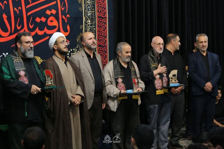 تصاویر / آیین تجلیل از "پیرغلامان حسینی شهرستان قزوین  همزمان با شب چهارم  ماه محرم