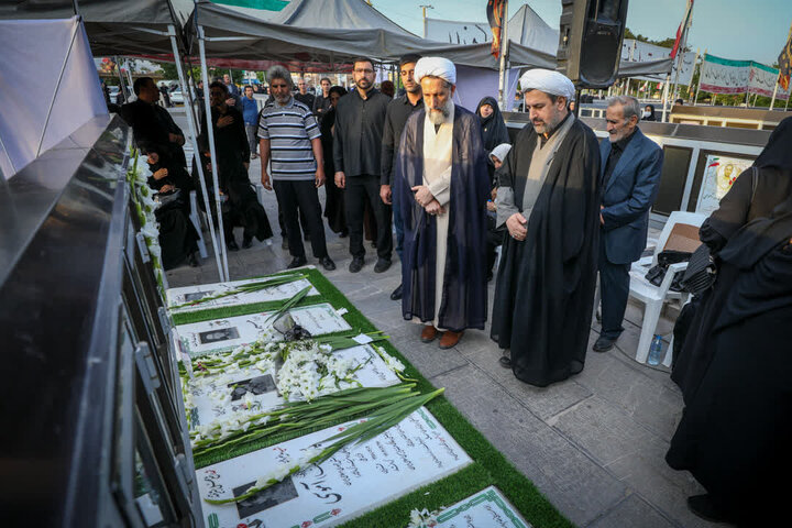 تصاویر / دیدار امام جمعه قزوین با خانواده شهید جنگ تحمیلی دوم
