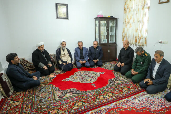تصاویر / دیدار امام جمعه قزوین با خانواده شهید جنگ تحمیلی دوم