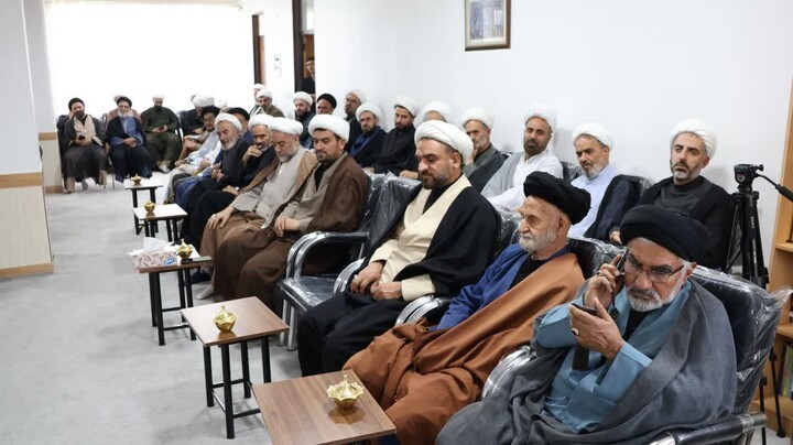 تصاویر /  برگزاری جلسه روحانیت شهرستان مرند با امام جمعه مرند