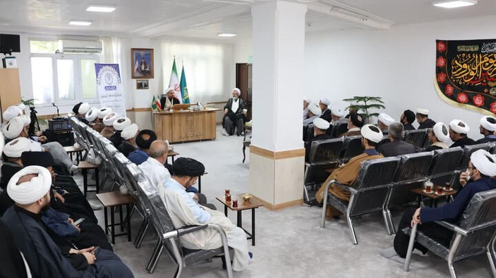 تصاویر /  برگزاری جلسه روحانیت شهرستان مرند با امام جمعه مرند