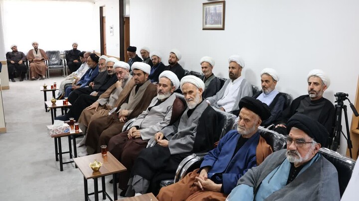 تصاویر /  برگزاری جلسه روحانیت شهرستان مرند با امام جمعه مرند