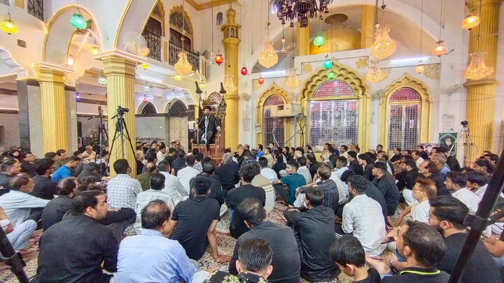 تصاویر/ برگزاری مجلس عزاداری دههٔ محرم‌الحرام در امام‌بارهٔ غفران‌مآب(ره) لکهنو، هند