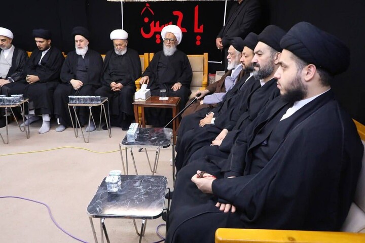 تصاویر/ برگزاری دهه مجالس محرم در دفتر آیت‌الله العظمیٰ شیخ بشیر نجفی نجف اشرف