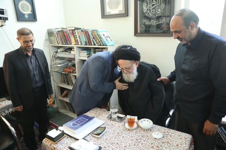 تصاویر /  استاندار زنجان با آیت‌الله سید محمد حسینی الموسوی زنجانی