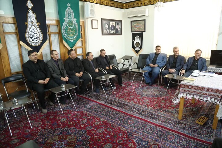 تصاویر /  استاندار زنجان با آیت‌الله سید محمد حسینی الموسوی زنجانی