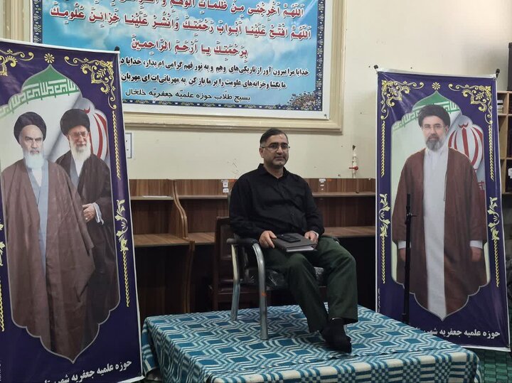 تصاویر/ نشست تبیینی تحلیلی مسائل روز در مدرسه علمیه جعفریه خلخال