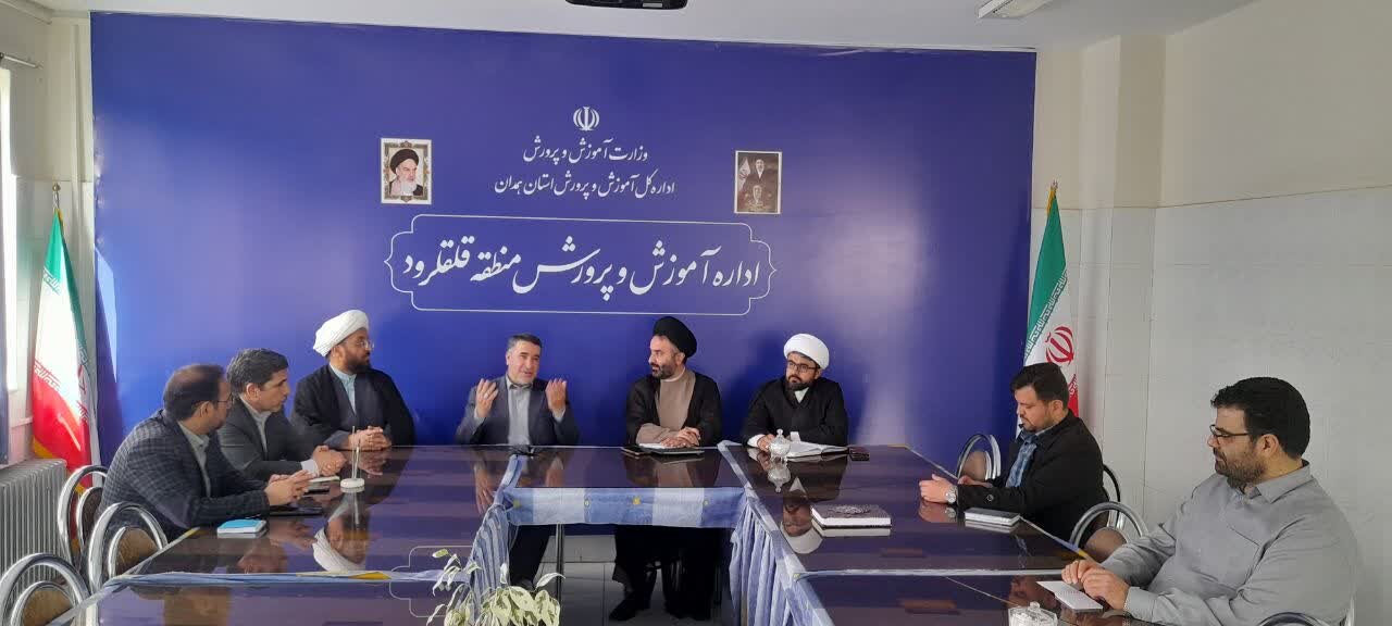 عملکرد مبلّغان امین مدارس بخش قلقرود بررسی شد
