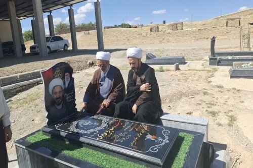 دیدار مدیر حوزه علمیه کرمانشاه با خانواده شهید ایجادی در سنقر و کلیایی