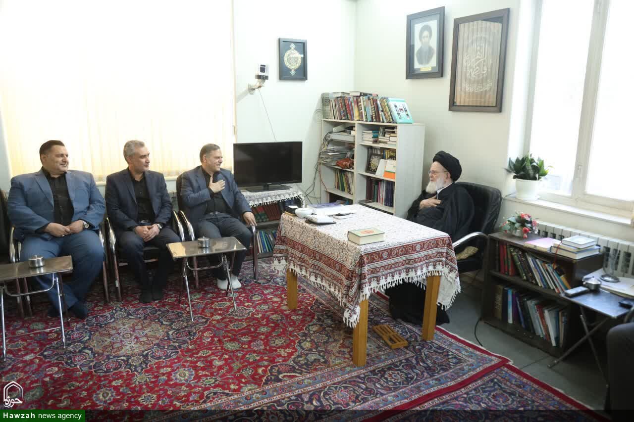 تصاویر /  دیدار استاندار زنجان با آیت‌الله سید محمد حسینی الموسوی زنجانی