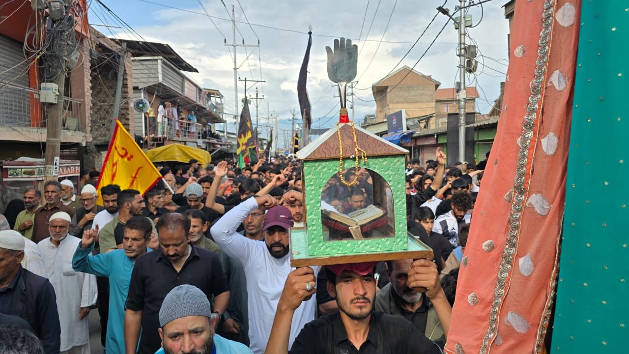 انجمنِ شرعی شیعیان جموں وکشمیر کے تحت جلوس علم/شہدائے مقاومت کو خراجِ عقیدت