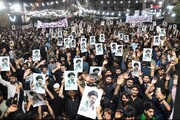 تصاویر/کراچی پاکستان میں مجلسِ عزاء کے دوران رہبرِ انقلابِ اسلامی سے اظہارِ عقیدت اور تجدیدِ بیعت