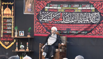محور انسجام ملی و استمرار مسیر انقلاب، رهبری و نظام امامت است