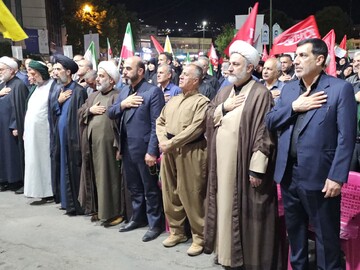 تصاویر/ قاب‌هایی از ایستادگی و همدلی؛ تجلی عشق به وطن و عهد با ولایت در دیار سنندج