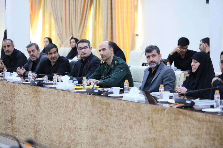 تصاویر /  جلسه ستاد برگزاری مراسم وداع و تشییع پیکر قائد شهید در همدان