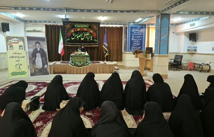 تصاویر/ برگزاری گسترده برنامه‌های قرآنی و فرهنگی در مدارس علمیه خواهران کردستان